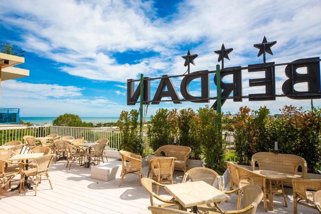 Ciccio Hotel Мізано-Адріатіко Екстер'єр фото