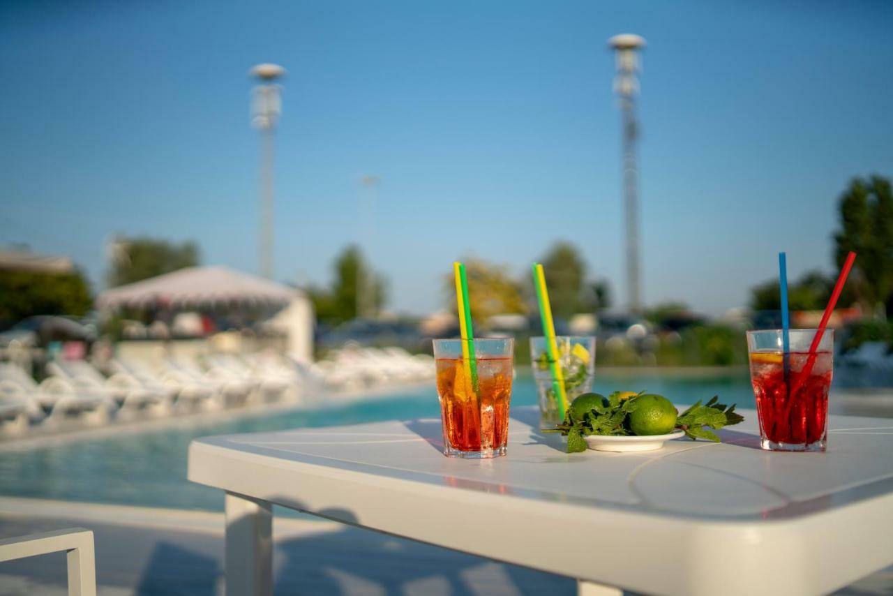 Ciccio Hotel Мізано-Адріатіко Екстер'єр фото